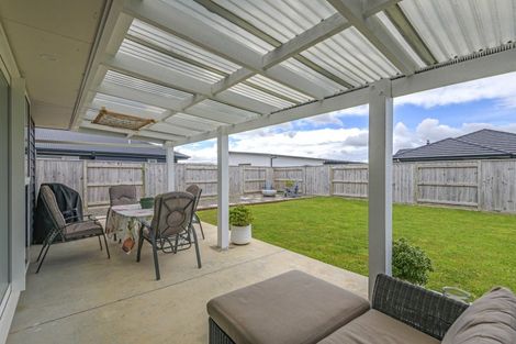 Photo of property in 96 Johnstone Drive, Fitzherbert, Palmerston North, 4410