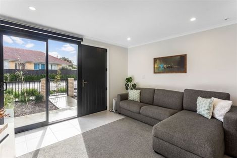 Photo of property in 18 Patariki Way, Beach Haven, Auckland, 0626