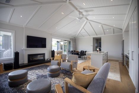 Photo of property in 32 Wallis Street, Raglan, 3225