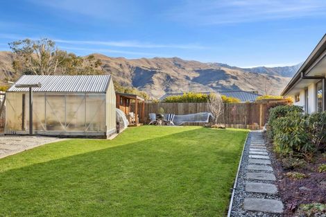 Photo of property in 2 Turnbull Crescent, Wanaka, 9305