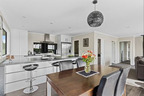 Photo of property in 39 Kairau Road East, Brixton, New Plymouth, 4373