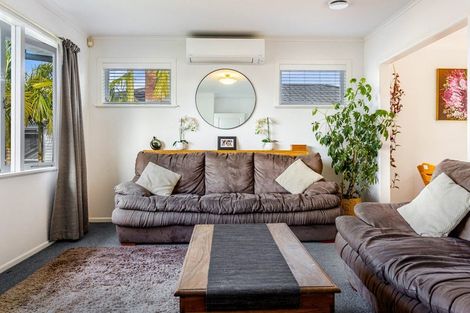 Photo of property in 1/6 Braebank Lane, Te Atatu South, Auckland, 0610