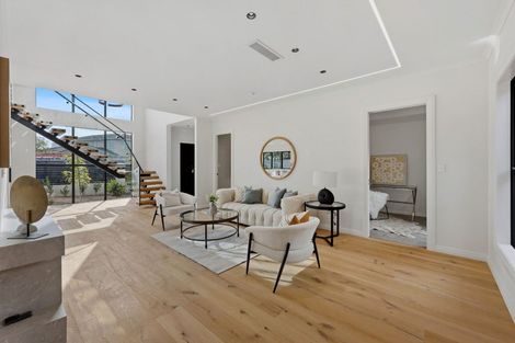 Photo of property in 6a Gulf Crest, Bucklands Beach, Auckland, 2012