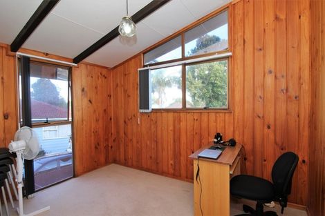 Photo of property in 28 Gibbons Road, Weymouth, Auckland, 2103