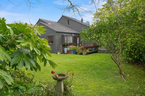 Photo of property in 11 Cannon Street, Westown, New Plymouth, 4310