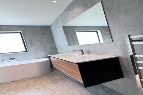 Photo of property in 130 Skulander Crescent, Orewa, 0931