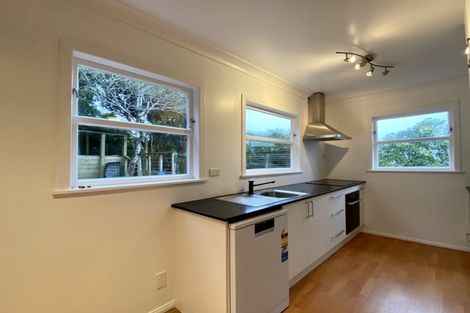 Photo of property in 22 Alder Place, Newlands, Wellington, 6037