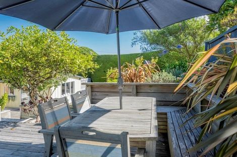 Photo of property in 27 Hemara Street, Waikanae Beach, Waikanae, 5036