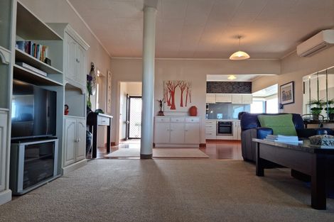 Photo of property in 399 Marine Parade, Napier South, Napier, 4110