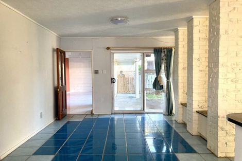 Photo of property in 2/89a Royal Road, Massey, Auckland, 0614