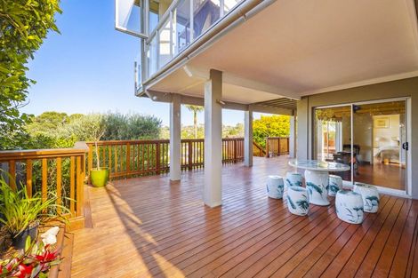 Photo of property in 1/5 Colmar Road, Mellons Bay, Auckland, 2014