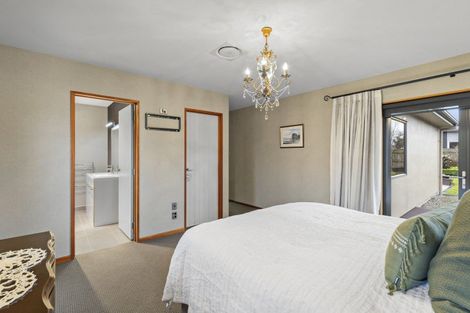 Photo of property in 14 Trump Place, Kelvin Grove, Palmerston North, 4414