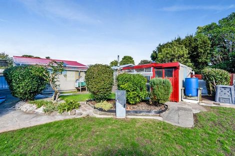 Photo of property in 22 Waiwera Place, Merrilands, New Plymouth, 4312