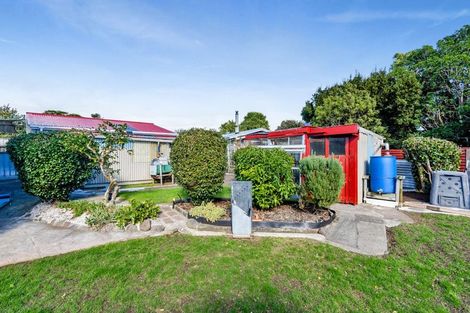 Photo of property in 22 Waiwera Place, Merrilands, New Plymouth, 4312