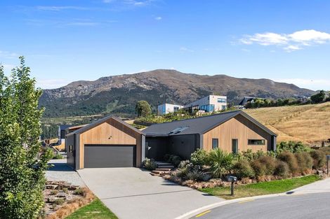 Photo of property in 13 Magpie Place, Lake Hawea, Wanaka, 9382