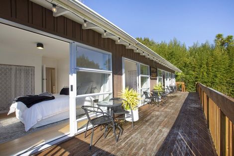 Photo of property in 1 Cross Street, Raglan, 3225