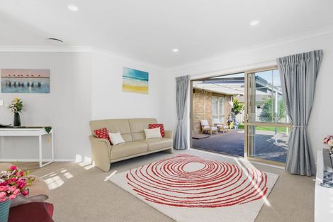 Photo of property in 33 Cate Road, Rototuna North, Hamilton, 3210