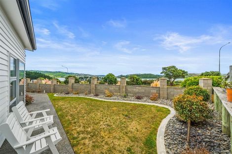 Photo of property in 1 Hollyford Place, Aotea, Porirua, 5024