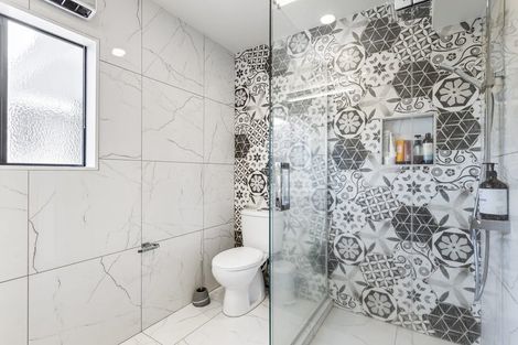 Photo of property in 1/13 Mizpah Road, Waiake, Auckland, 0630