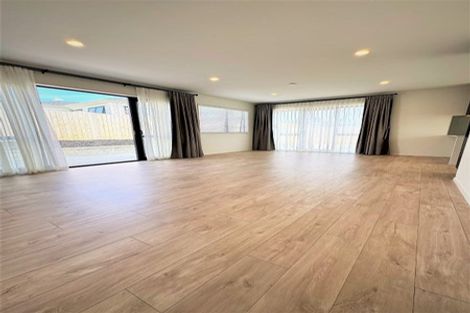 Photo of property in 12 William Calvert Drive, Swanson, Auckland, 0614