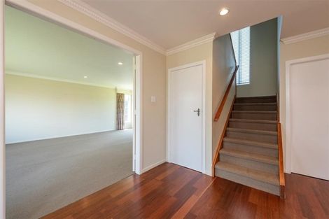 Photo of property in 15 Westview Grove, Miramar, Wellington, 6022