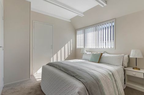 Photo of property in 1/13 Challen Close, Conifer Grove, Takanini, 2112