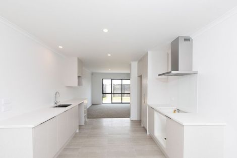 Photo of property in 28a Biplane Street, Takanini, 2112