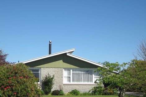 Photo of property in 25 Grimseys Road, Redwood, Christchurch, 8051