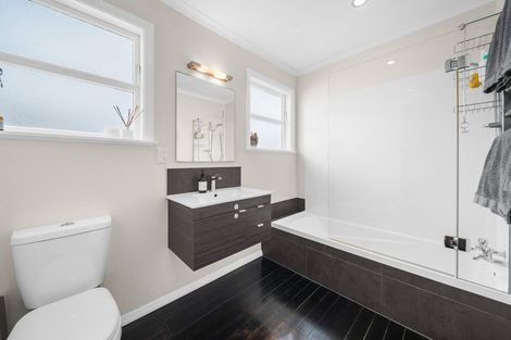 Photo of property in 73 Jellicoe Street, Martinborough, 5711