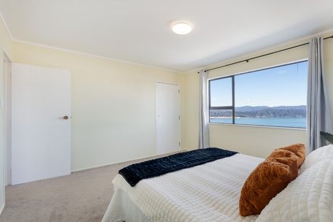 Photo of property in 43a Sunhaven Drive, Newlands, Wellington, 6037