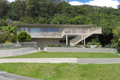Photo of property in 33 Seaview Crescent, Picton, 7220