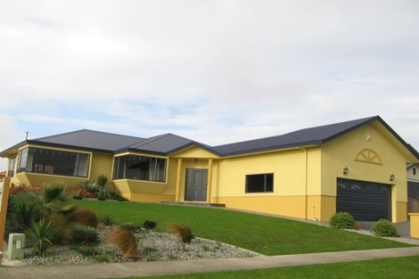 Photo of property in 151 Ruapehu Drive, Fitzherbert, Palmerston North, 4410