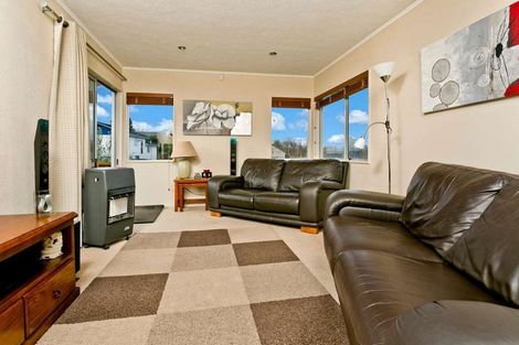 Photo of property in 4 Tetrarch Place, Totara Vale, Auckland, 0629