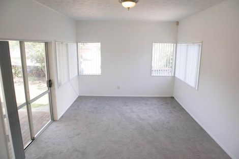 Photo of property in 8 Styca Place, Sunnyvale, Auckland, 0612