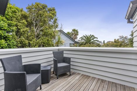 Photo of property in 32b Parr Terrace, Castor Bay, Auckland, 0620