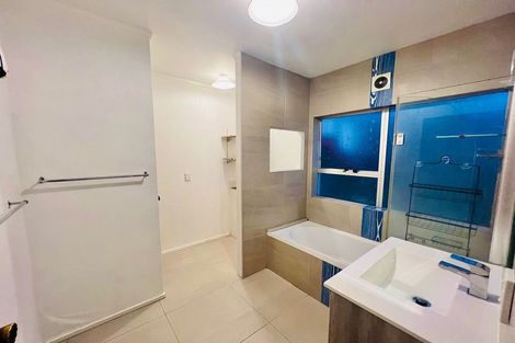 Photo of property in 36 Sunset Road, Unsworth Heights, Auckland, 0632