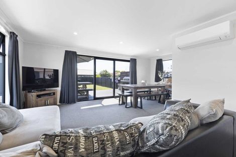 Photo of property in 7 Colonial Place, Kelvin Grove, Palmerston North, 4414