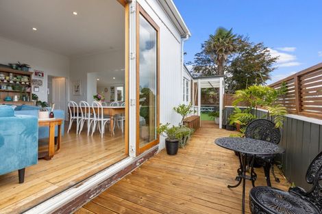 Photo of property in 54 Belt Road, New Plymouth, 4310