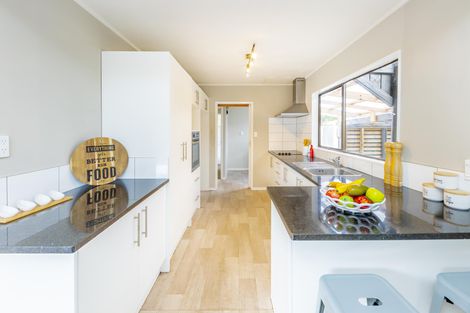 Photo of property in 11 Slim Place, Clendon Park, Auckland, 2103