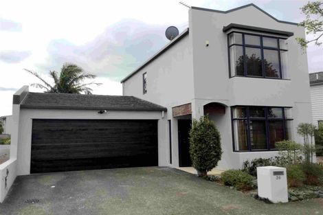 Photo of property in 38 Vinograd Drive, Te Atatu Peninsula, Auckland, 0610