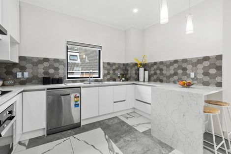 Photo of property in 4225b Great North Road, Glendene, Auckland, 0602