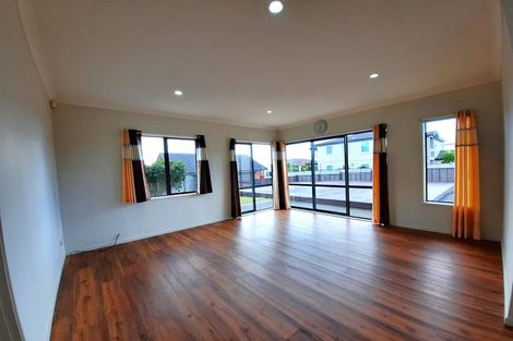 Photo of property in 21 Fairbairn Place, East Tamaki Heights, Auckland, 2016