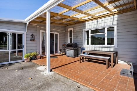 Photo of property in 733 Rawhitiroa Road, Rawhitiroa, Eltham, 4398