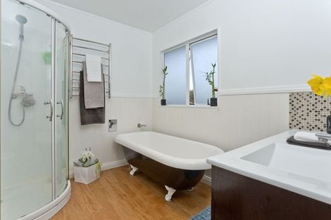 Photo of property in 59 Barbados Drive, Unsworth Heights, Auckland, 0632