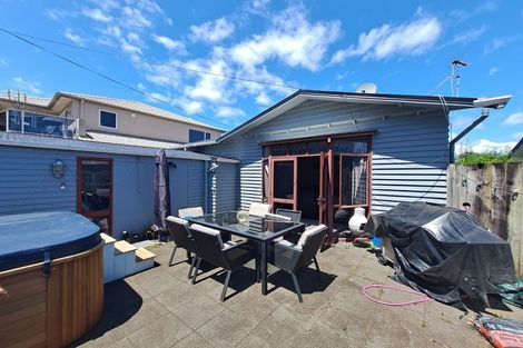 Photo of property in 21 Bulkeley Terrace, New Plymouth, 4310