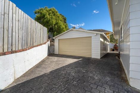 Photo of property in 34 Takapuwahia Drive, Takapuwahia, Porirua, 5022