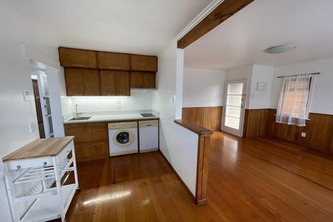 Photo of property in 7 Tiki Street, New Lynn, Auckland, 0600