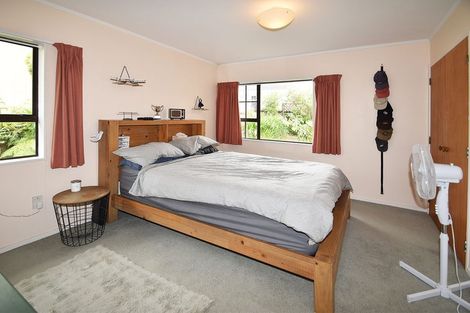 Photo of property in 1/5 Spring Grove, Henderson, Auckland, 0612