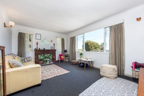 Photo of property in 50 Island Bay Road, Beach Haven, Auckland, 0626