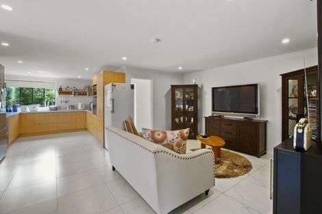 Photo of property in 10 Hoyle Place, New Plymouth, 4310